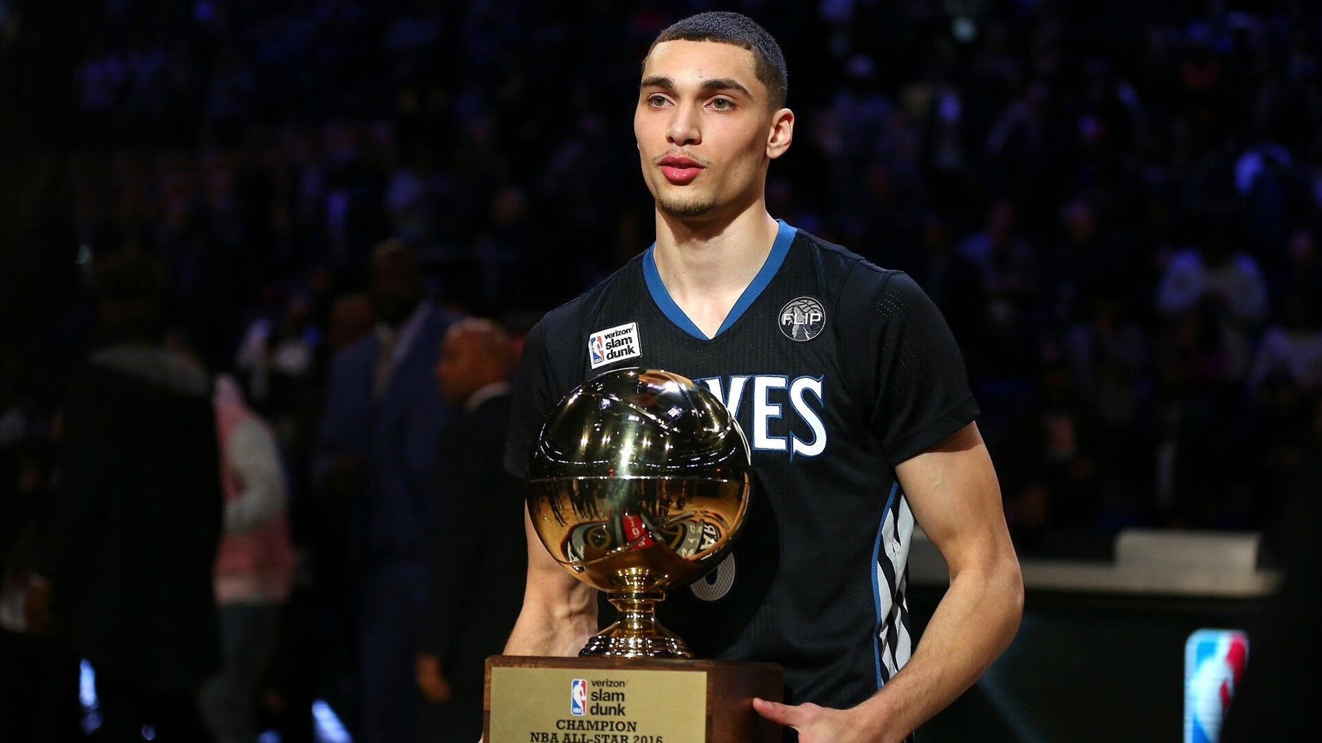 塔图姆官方宣布出色防守新规，老鹰引发争议！全场沸腾不已的简单介绍